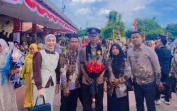 Buktikan Ekonomi Bukan Penghalang, Putra Pedagang Nasi Goreng Asal Kedungadem Resmi Kenakan Seragam Cokelat