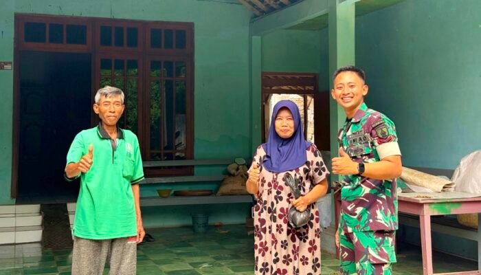 Yonif TP 885 Belibis Putih dan Warga Bojonegoro Makin Dekat Lewat Berbagi Daging Kurban