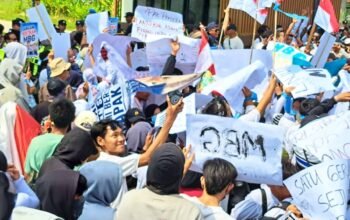 Ribuan Karyawan MBG Geruduk DPRD Bojonegoro, Desak Program Tetap Berjalan dan Koruptor Ditindak Tegas