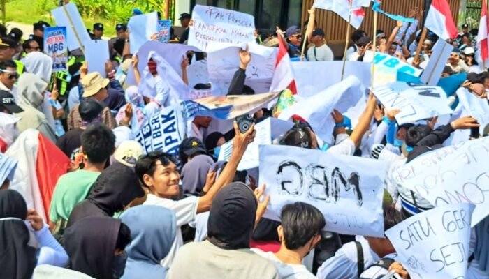 Ribuan Karyawan MBG Geruduk DPRD Bojonegoro, Desak Program Tetap Berjalan dan Koruptor Ditindak Tegas